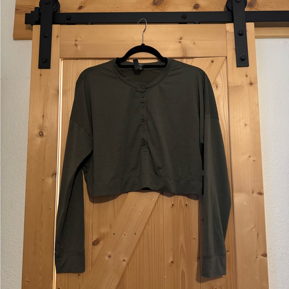 Vuori Avalon Henley Long Sleeve Cropped Shirt Top  Oversize Oregano Green Size M